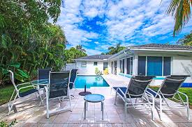 Affordable 3 bedroom vacation home welcomes families travelling with their pets. 8 Pet Friendly Vacation Rentals Sanibel Florida Vip Vacation Rentals Blog