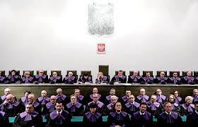 We walked all the way around the building, and our tour guide explained that there was a dispute between the architect and a local resident (bishop of church across the street). Pis Idzie Po Sad Najwyzszy Prezes Gersdorf Sciagnela Flage Polityka Pl