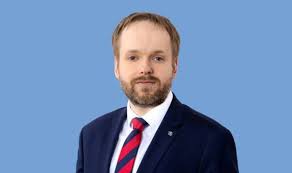 Bojoval s těžkou nemocí, rakovinou mízních uzlin a v poslední době také. Novy Ministr Zahranici Je Obrovskym Bezpecnostnim Rizikem Pusobil V Cefc Ktera Byla Napojena Na Cinskou Armadu Mix24 Cz