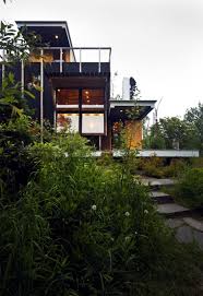 Cube design gartenhaus von gardomo im modernen design mit bester verarbeitungsqualität setzt cube. Cube Shaped House On A Hill With A Contemporary Look Interior Design Ideas Ofdesign