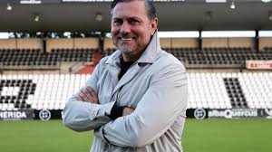 Abel Segovia firma en el Sanluqueño y Manel Ruano, en Mérida