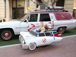 It appears in the films ghostbusters (1984), ghostbusters ii (1989), the remake ghostbusters (2016). Boy With Ghostbusters Ecto 1 Car Halloween Costume Visits Original Ecto 1 Abc News