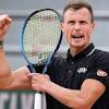 Fucsovics a commencé à jouer au tennis à l'âge de cinq ans avec son père joszef et a obtenu plusieurs succès dans sa carrière junior. 1