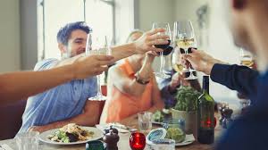 (healthday)—having a drink before dinner really may make some people eat more—by focusing the brain's attention on food aromas, a small study suggests. Drinking Liquids With Meals Good Or Bad