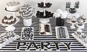Hang black and white curtains the second of the kate spade inspired party ideas was to cover the walls in black and white stripes. A Great Black And White Party Table Weisse Partydekorationen Weisse Party Schwarz Weiss Dekoration