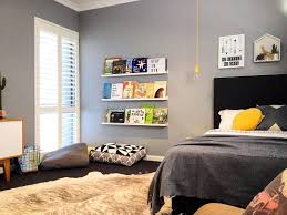 Desain kamar tidur ukuran 3×3 berikutnya ini dilengkapi dengan niche atau sudut yang agak menjorok ke dalam. Desain Kamar Tidur Pria Cek Bahan Bangunan