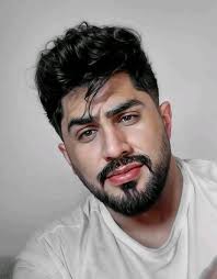 دده پۀ اړه یوه جمله ولیکئ چې دا څوک دی پۀ میډیا کې ډېر مخې ته راځې.