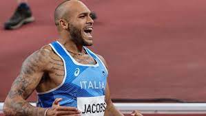 2020 tokyo olimpiyat oyunlarında erkekler 100 metre finalini i̇talyan lamont marcell jacobs kazandı. Lgan7 B2nipy M