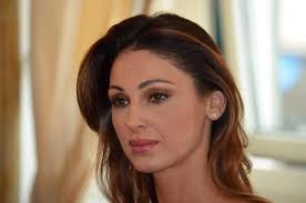 Shop for vinyl, cds and more from anna tatangelo at the discogs marketplace. Anna Tatangelo Scandalosa La Foto Esagerata Fa Infuriare Gigi