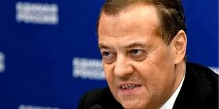 После критики Трампа Медведев начал оправдываться перед американским  президентом / NV