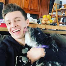 Lastic and I are getting a massage and they have the most cuddly dog here  😍😂