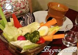 La bagna cauda è un intingolo originario della regione piemonte da sempre molto amato e utilizzato come accompagnamento per antipasti di verdura. Bagna Cauda Gran Consiglio Della Forchetta