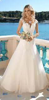 Bei uns findest du zahlreiche liebevoll gebrauchte brautkleider, die auf eine weitere zukünftige braut warten, die sie beglücken dürfen. Ladybird Lucky In Love Brautkleider Fur Die Romantische Seele Die Von Ihrer Hochzeit Traumt