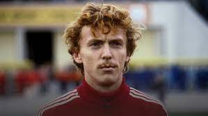 A former midfielder, who was also capable of playing mostly as a right winger and second striker, he is considered one of the greatest polish players of all time, and was. Zbigniew Boniek Poznaj Lepiej Sportowe Legendy Sport
