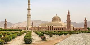 بالصور جامع السلطان قابوس الأكبر بمسقط وهو مشروع مكون من عدة صور في سلطنة عمان و يعد من أجمل المساجد في العالم الاسلامي Taj Mahal Landmarks Travel