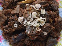 Resipi rendang daging ni menggunakan pelbagai rempah yang buat rasa lebih sedap dan harum. Resepi Rendang Hati Lembu Minang