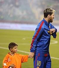 Cristiano ronaldo est donc 2e. Fortune Salaire Mensuel De Lionel Messi Combien Gagne T Il D Argent 700 000 00 Euros Mensuels