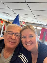 A few days ago the Blondie's team waved farewell to our very dear friend  Mark, who decided it was time to move down to warmer weather in Florida  😎Mark often frequented our