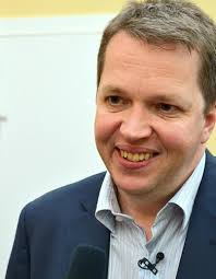 Nigel Short infuriates players with 'women no good at chess' jibe