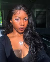 Black hair is versatile and can easily go through numerous changes. Beautiful Black Women Brown Hair Black Hair Beautiful Black Women Beauty M Black Hair Black Women