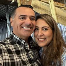 Hoy toca festejar a las dos grandes mujeres de mi vida, mi mamá y mi esposa  Diana! Gracias por todo el amor que nos dan! Feliz Día de las Madres 🤍