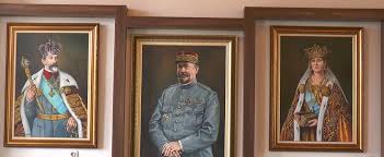 Portretele regelui ferdinand i şi reginei maria, imaginea de la marea adunare naţională de la alba iulia, din 1 decembrie 1918, stema bancnota aniversară pentru colecționare, cu valoarea nominală de 100 lei, dedicată marcării a 100 de ani de la marea unire de la 1 decembrie 1918, are. Regele Ferdinand Èi Regina Maria AlÄturi De Generalul Berthelot La Conacul SÄu Din Hunedoara Gazeta De Dimineata