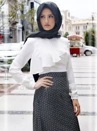 Nurbanu Kural En Guzel Tesettur Bluz Modelleri Moda Tesettur Giyim Moda Stilleri Giyim Moda