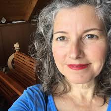 There's something quietly beautiful about this work. 🌸