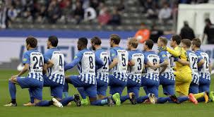 Hertha berlin old stadium / bundesliga: Hertha Berlin First Football Team To Take A Knee In Protest Against Donald Trump