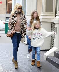 Claudia schiffer's daughter, cosima violet. Claudia Schiffer Steps Out In Nyc Daily Mail Online