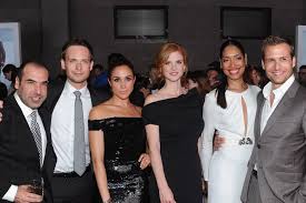 Meghan markle schlägt sich an der seite von prinz harry gut. Login To Read