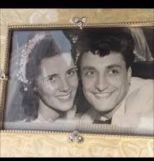 I can't kiss silently, I want that mxm mxm sound. 🖐🏾💔