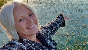 It's my birthday today and I'm feeling good! I am always counting my  blessings. It keeps me going. I am so very grateful and blessed to have  caring friends and a crazy