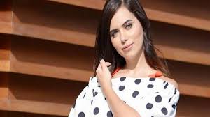 زواج مذيعة عزة زعرور شاهد بالفيديو كيف بدت بالأبيض رؤيا Women Women S Top Fashion