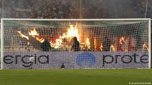Euroleague final paris 2010, olympiakos gate 7 fans shake the stadium Greek Football Plagued By Hooligans And Violence Sports German Football And Major International Sports News Dw 21 03 2019