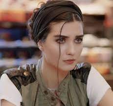 asksin sen tubabustun official tubabuyukustun bestactress kosulsuzsevgi elifdenizer light hair color scarf hairstyles tuba buyukustun black winter