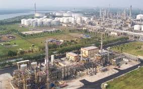 Kilang ini memiliki sekitar 200 tangki untuk menampung crude yang akan diolah, gas serta bbm hasil pengolahan minyak mentah. Z Vmqsln5rjghm