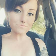 Elizabeth Getchell's Instagram, Twitter & Facebook