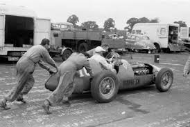 Tameo kit mtg004 ferrari 500f2 avus gp (berlin) 1953 ecurie francorchamps winner j.swaters 定価: Ferrari 500 Of Farina And Mechanics British Gp 1952