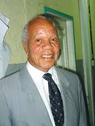 Smuggling Arms To South Africa By David C. Martin , John Walcott; David  Martin and John Walcott are reporters in Newsweek's Washington bureau.  August 5, 1979 AT ABOUT 8 o'clock