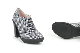 We accept all major debit & credit cards, zelle, venmo, money. Chanely Model Shoe Made In Black And White Pata De Gallo