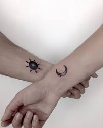 50 Meaningful And Beautiful Sun And Moon Tattoos Sonne Mond Tattoos Mond Tattoos Kleines Tattoo