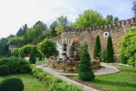 Crame de vizitat în republica moldova asconi winery, o vinărie cu decor tradițional de care te îndrăgostești pe loc domeniul vinăriei asconi este un spațiu magic pentru cei pasionați de design interior, unde fiecare obiect vechi, așezat cu atenție la o fereastră umbrită de perdele tradiționale, îți spune o poveste despre. Local Guides Connect Now Is The Time To Travel To Moldova Local Guides Connect