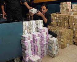 White money has a beautiful girlfriend but keeps her away from social media. Amid Rush For White Money Pune Businessman Converts Cash Into Black India News Times Of India