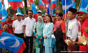 Watikah disampaikan ketua menteri datuk abang hari ini empat lagi negeri mengumumkan senarai calon barisan nasional masing masing; Malaysiakini Enam Calon Harapan Tumbang Sebelum Pru14