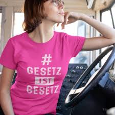 Die Neuen Shirts Sind Da Der Merch Shop Hat Ein Fettes Update Bekommen Und Ich Konnte Euch Einige Neue Designs In Den Shop T Shirts For Women Fashion Women