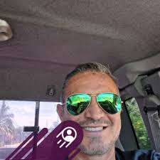 El Tomahawk Steak es un grueso filete con hueso de la costillas anteriores  y mucha grasa intermuscular e intramuscular. La presentación es  impresionante. La gran infiltración de grasa intramuscular (marmoleo) e  intermuscular