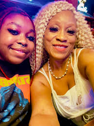 Huge Cheers to Longhorn Steak House! Such an amazing dinner tonight! Our  server, Kelsie and Chef Chris, made an already great meal even better!  Tonight was over the top! I can't thank