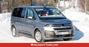 Eine neue skizze zeigt das auto in innenraum: Vw T7 Multivan Auf Neuen Erlkonigbildern Fast Ungetarnt