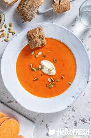 Maaltijdsoep Met Zoete Aardappel En Paprika Recept Hellofresh Recept In 2020 Zoete Aardappel Soep Zoete Aardappel Pompoenpitten